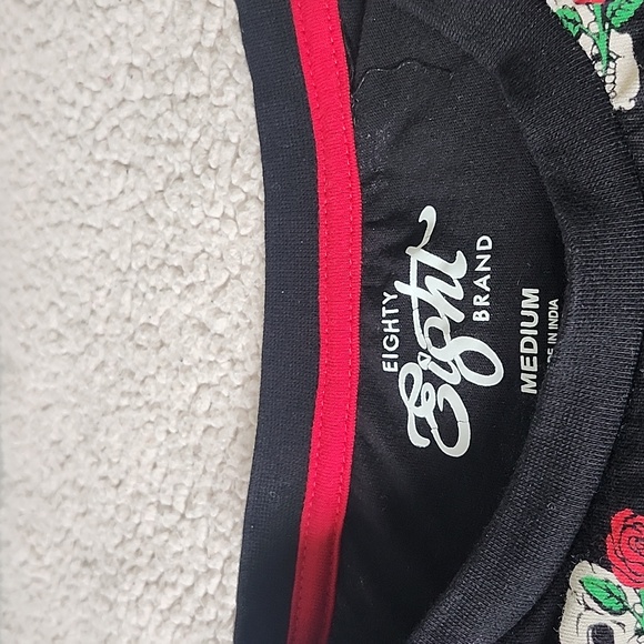 Eighty Eight Brand black tshirt with skull and rose pattern - Picture 4 of 6